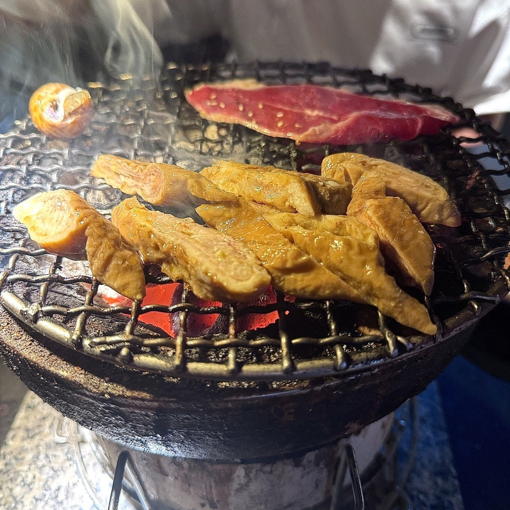 新莊豚野日式炭火燒肉烤肥腸.JPG