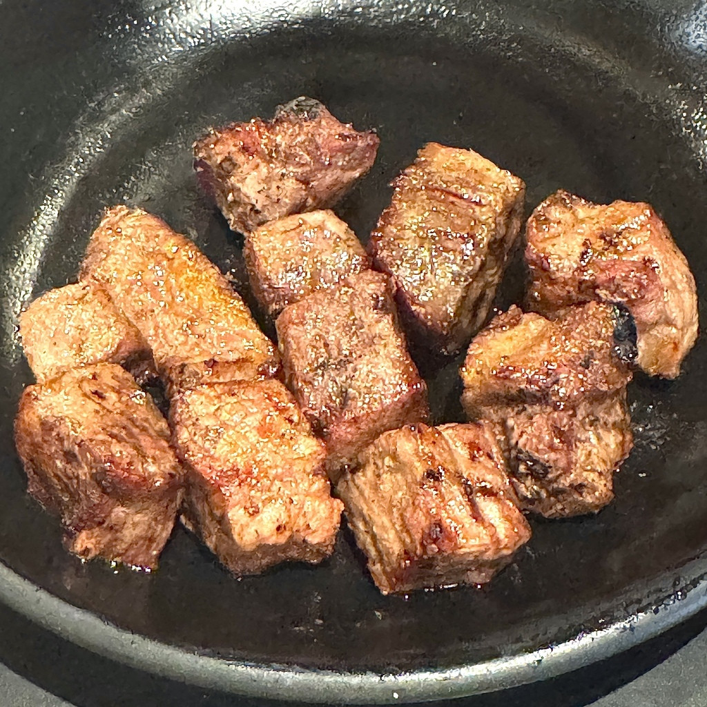 新莊豚野日式炭火燒肉烤骰子牛.JPG