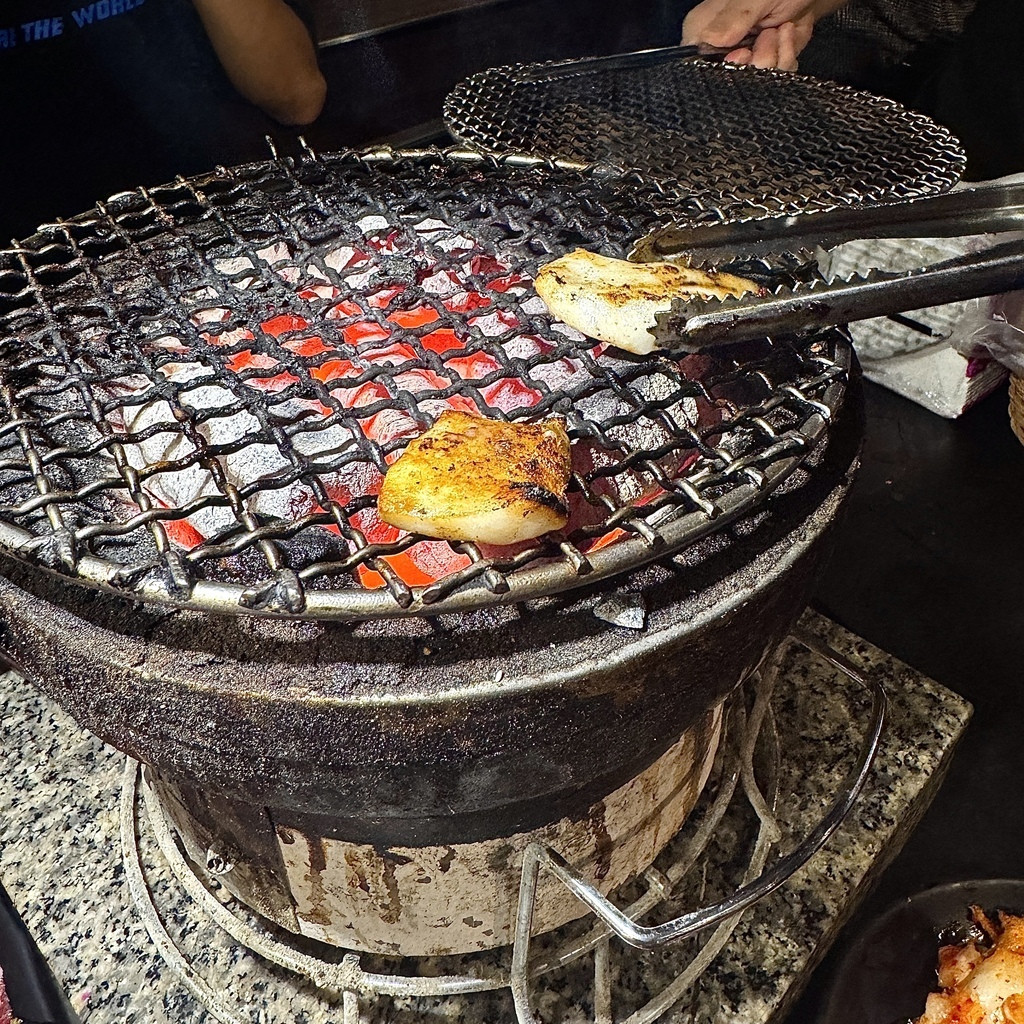 豚野日式炭火燒肉生豪更換烤網.JPG