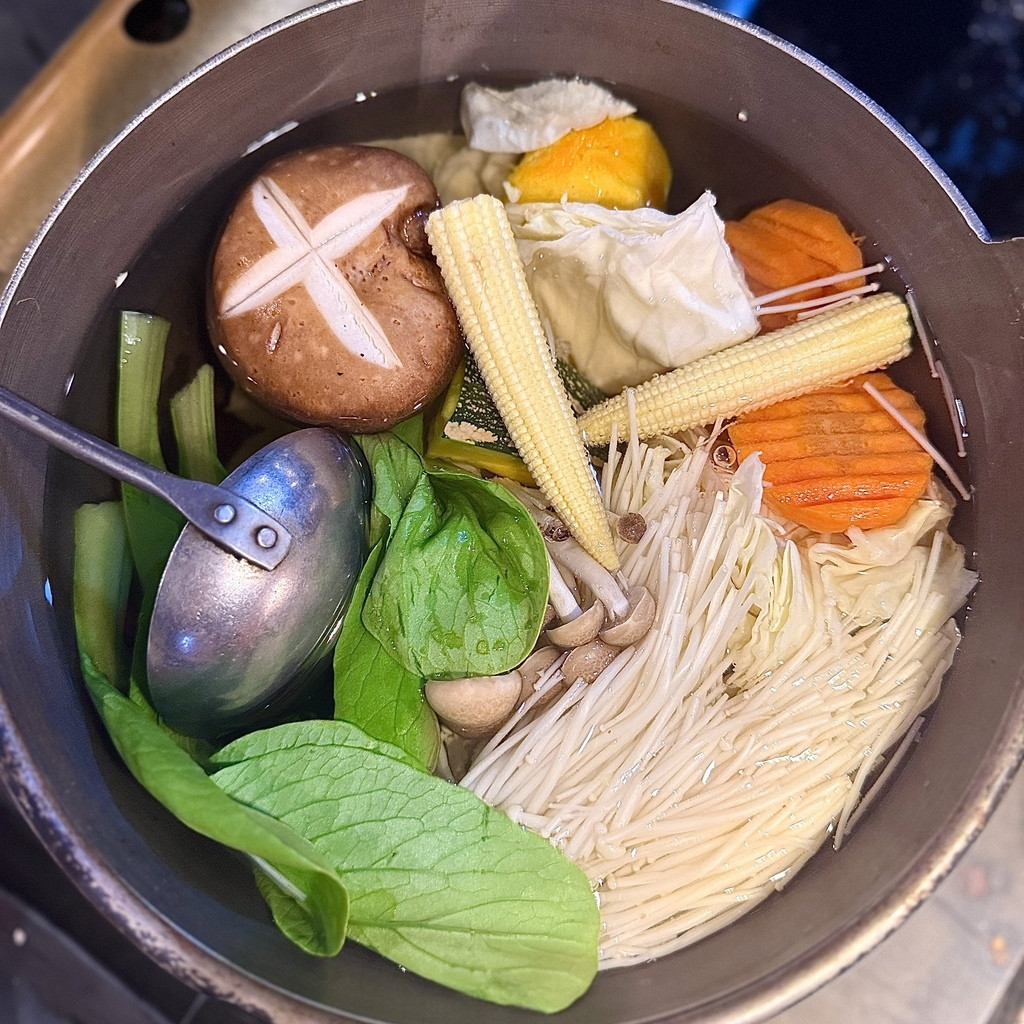 新莊燒肉火鍋吃到飽.JPG