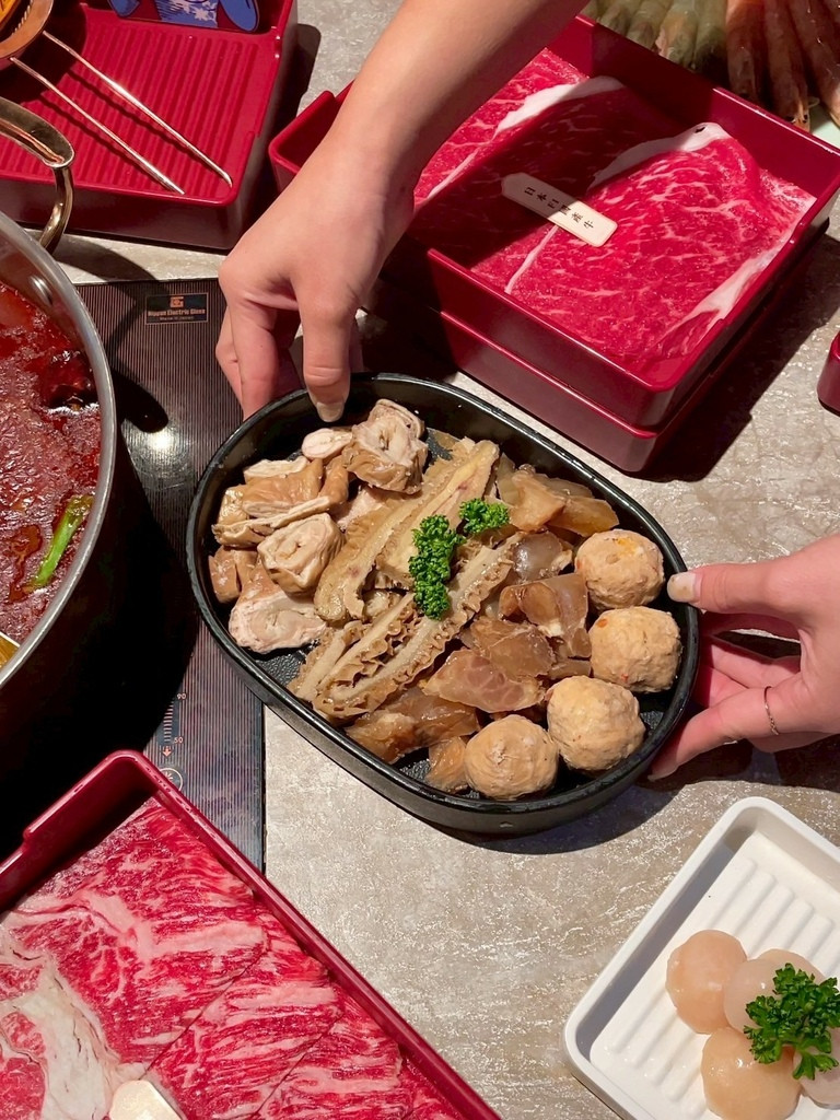 食記★向辣｜王品集團旗下和牛、海鮮吃到飽麻辣火鍋西門店，最低