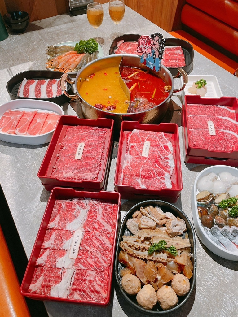 食記★向辣｜王品集團旗下和牛、海鮮吃到飽麻辣火鍋西門店，最低