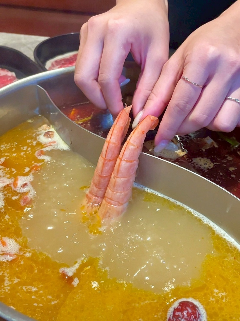 食記★向辣｜王品集團旗下和牛、海鮮吃到飽麻辣火鍋西門店，最低
