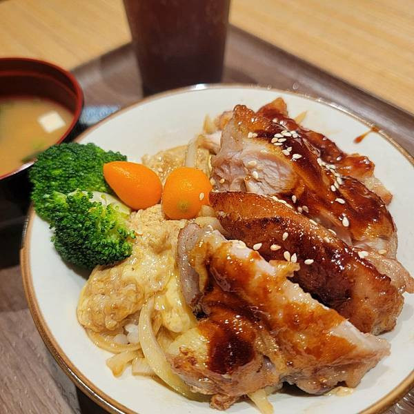【市政府美食】好吃日式家庭料理，定食、丼飯、咖哩、烏龍麵還有小菜味噌湯吃到飽!! - 花丸家｜日式定食 (19).jpg