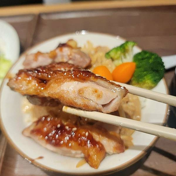 【市政府美食】好吃日式家庭料理，定食、丼飯、咖哩、烏龍麵還有小菜味噌湯吃到飽!! - 花丸家｜日式定食 (35).jpg