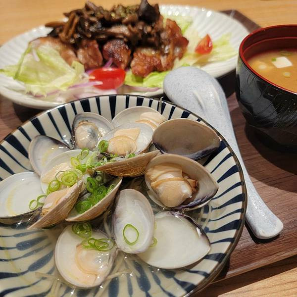 【市政府美食】好吃日式家庭料理，定食、丼飯、咖哩、烏龍麵還有小菜味噌湯吃到飽!! - 花丸家｜日式定食 (17).jpg