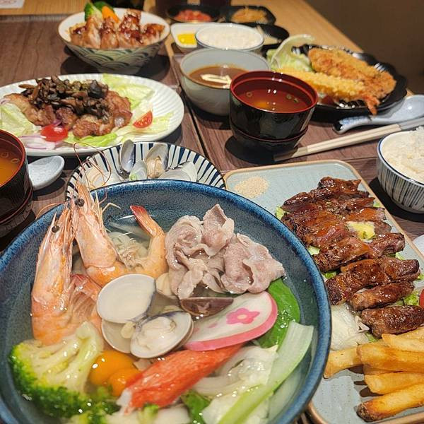 【市政府美食】好吃日式家庭料理，定食、丼飯、咖哩、烏龍麵還有小菜味噌湯吃到飽!! - 花丸家｜日式定食 (25).jpg