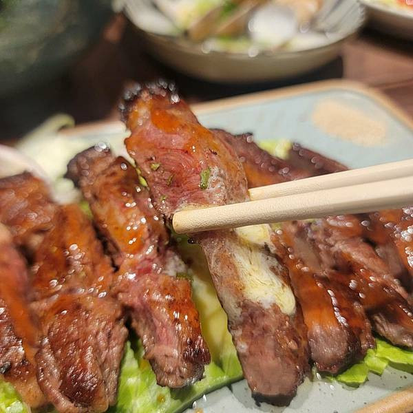 【市政府美食】好吃日式家庭料理，定食、丼飯、咖哩、烏龍麵還有小菜味噌湯吃到飽!! - 花丸家｜日式定食 (31).jpg