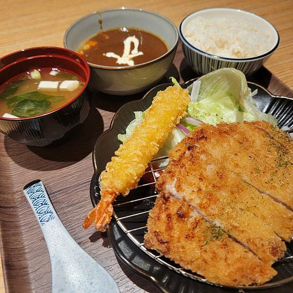 【市政府美食】好吃日式家庭料理，定食、丼飯、咖哩、烏龍麵還有小菜味噌湯吃到飽!! - 花丸家｜日式定食 (14).jpg