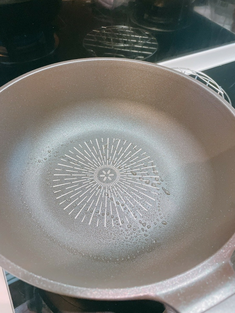 韓國Kassel 鑽石超導熱不沾輕炒鍋28cm｜(不沾鍋/不