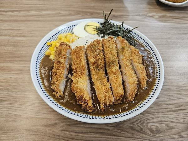 三重在地人激推平價-美食！丼品香 丼飯 咖哩飯專賣店-各式丼