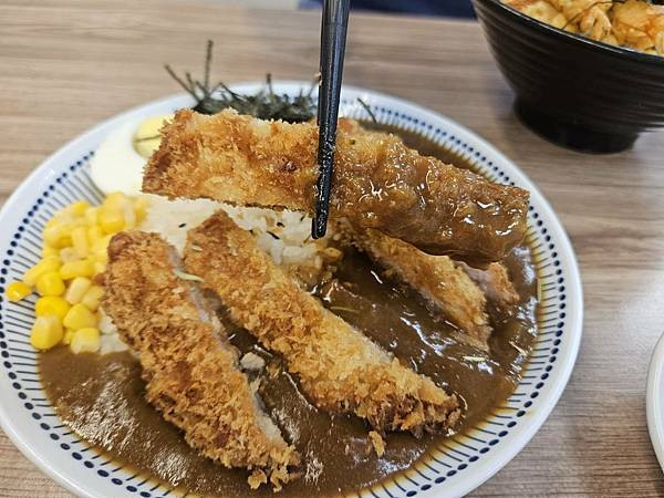 三重在地人激推平價-美食！丼品香 丼飯 咖哩飯專賣店-各式丼