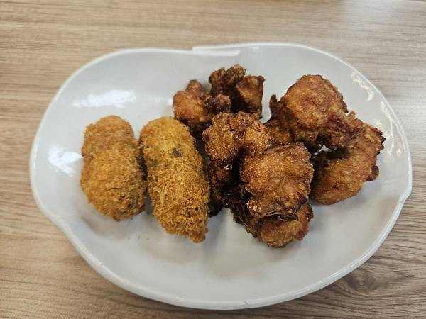三重在地人激推平價-美食！丼品香 丼飯 咖哩飯專賣店-各式丼