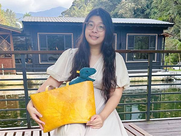 森林系的日常好夥伴｜Tevrin 樹葉側肩包開箱：美到不行、容量更驚人