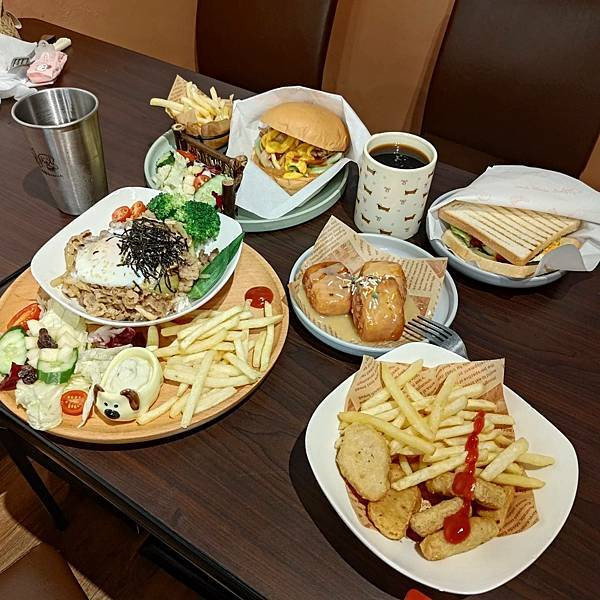 Mr.達樂Brunch｜三重巷弄裡的寵物友善早午餐店，溫馨早午餐＆可愛狗狗的療癒時光!