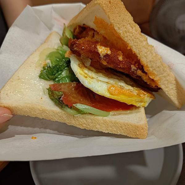 Mr.達樂Brunch｜三重巷弄裡的寵物友善早午餐店，溫馨早
