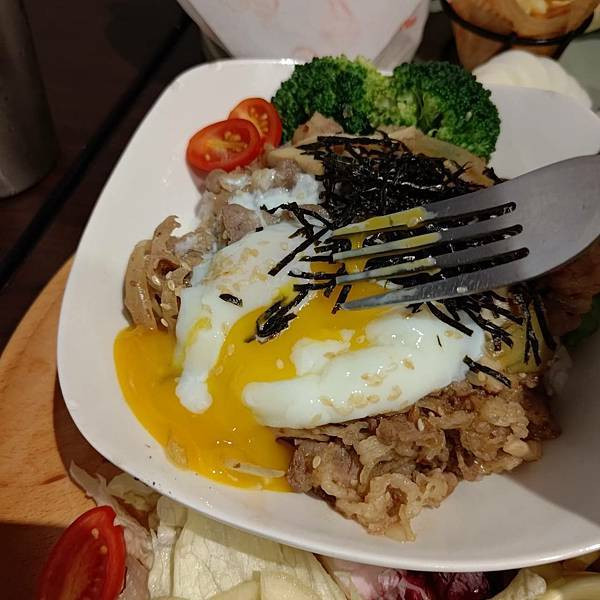 Mr.達樂Brunch｜三重巷弄裡的寵物友善早午餐店，溫馨早