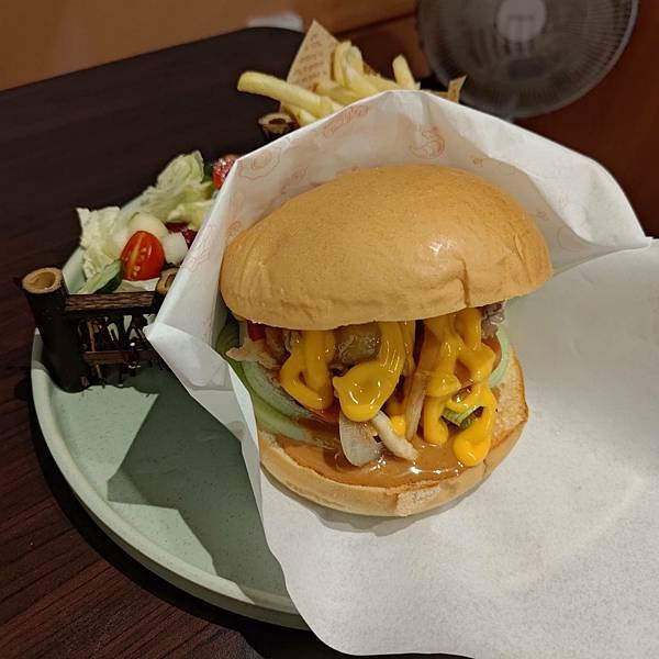 Mr.達樂Brunch｜三重巷弄裡的寵物友善早午餐店，溫馨早