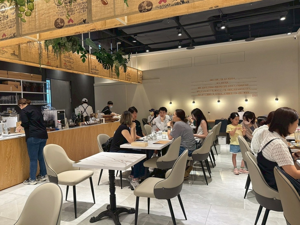 LINE_ALBUM_成真咖啡 台北微風南山店_250714_8.jpg