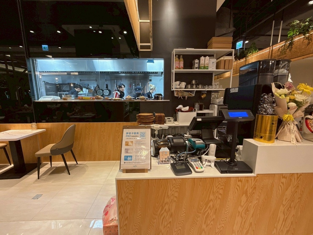 LINE_ALBUM_成真咖啡 台北微風南山店_250714_7.jpg