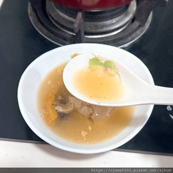 韓國人蔘雞湯也能外帶回家？！順伊奶奶雞湯 & 海苔試吃心得｜