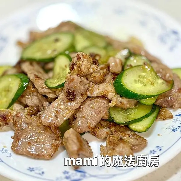 【小黃瓜炒肉片】