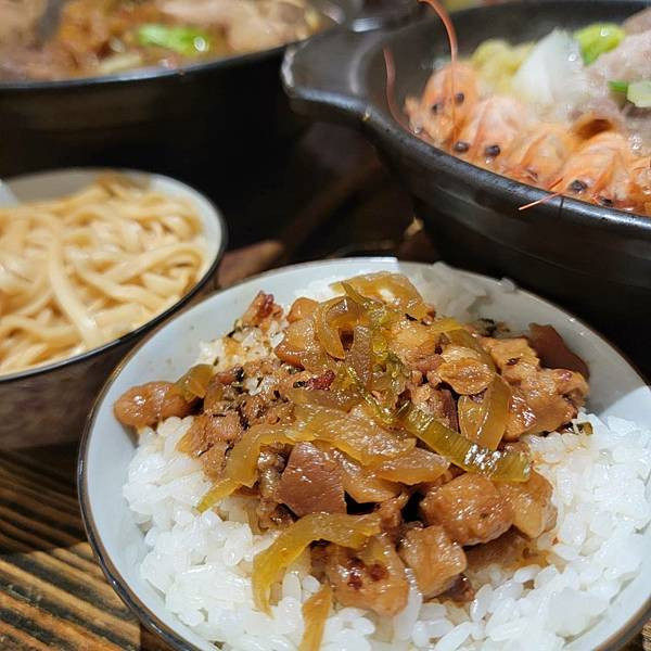 【蘆洲美食】平價個人小陶鍋 紅湯麻香牛腱鍋＋白湯雙享海陸鍋，暖心又暖胃！ - 初鼎陶燒三民店 (14).jpg