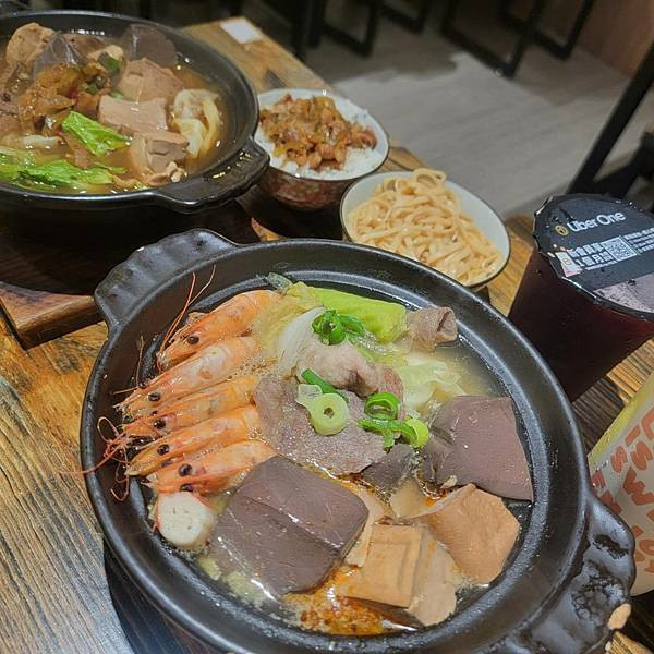 【蘆洲美食】平價個人小陶鍋 紅湯麻香牛腱鍋＋白湯雙享海陸鍋，暖心又暖胃！ - 初鼎陶燒三民店 (17).jpg