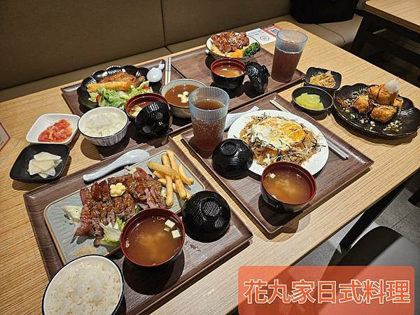 台北市府站美食推薦｜花丸家日式料理 ・日式定食・丼飯・咖哩飯｜信義區平價日本料理! 白飯、味噌湯 、小菜 、飲料、 吃到飽!
