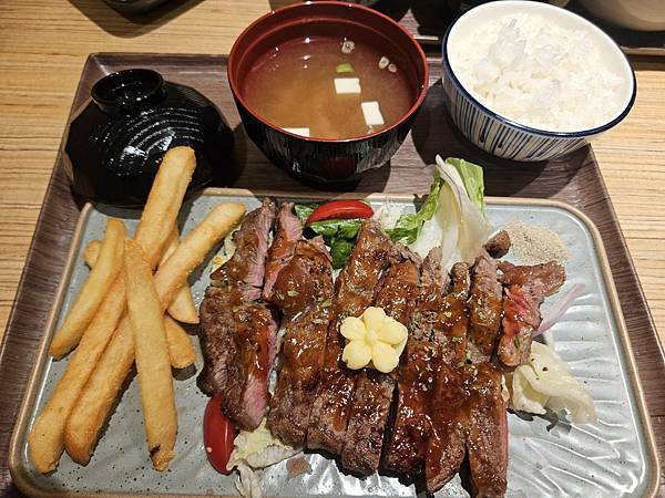 台北市府站美食推薦｜花丸家日式料理 ・日式定食・丼飯・咖哩飯