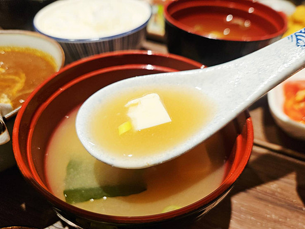 台北市府站美食推薦｜花丸家日式料理 ・日式定食・丼飯・咖哩飯