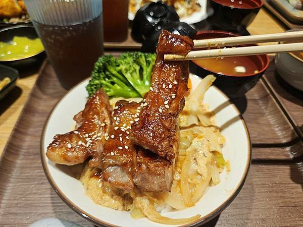 台北市府站美食推薦｜花丸家日式料理 ・日式定食・丼飯・咖哩飯
