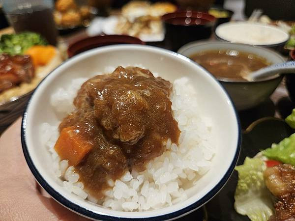 台北市府站美食推薦｜花丸家日式料理 ・日式定食・丼飯・咖哩飯