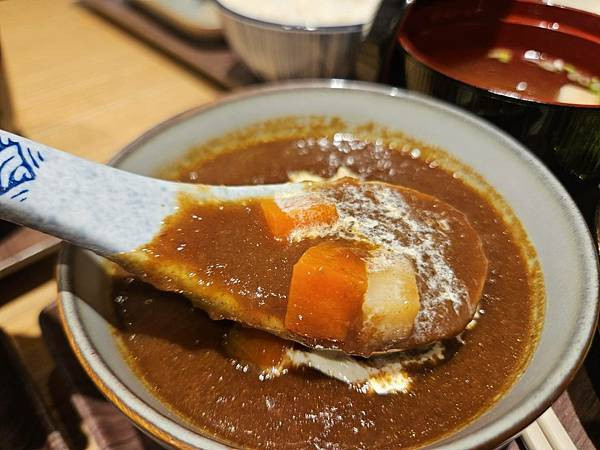 台北市府站美食推薦｜花丸家日式料理 ・日式定食・丼飯・咖哩飯