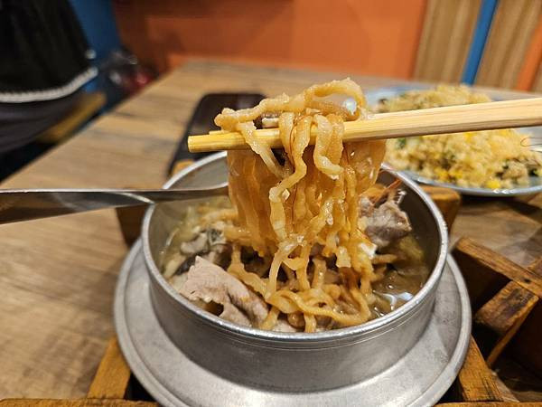 蚵仔控必看-延三夜市東時鮮蚵｜酥香蚵仔煎、鮮蚵蛋炒飯、鮑魚海