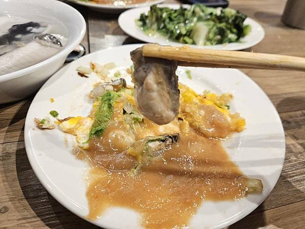 蚵仔控必看-延三夜市東時鮮蚵｜酥香蚵仔煎、鮮蚵蛋炒飯、鮑魚海