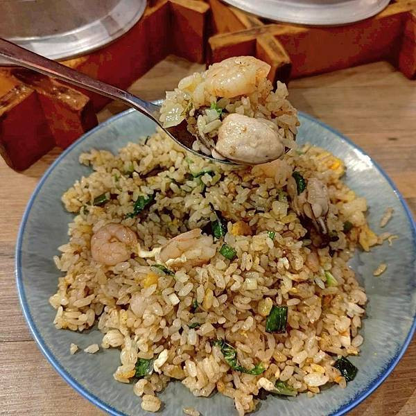 蚵仔控必看-延三夜市東時鮮蚵｜酥香蚵仔煎、鮮蚵蛋炒飯、鮑魚海