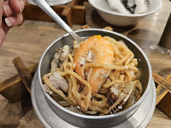 蚵仔控必看-延三夜市東時鮮蚵｜酥香蚵仔煎、鮮蚵蛋炒飯、鮑魚海