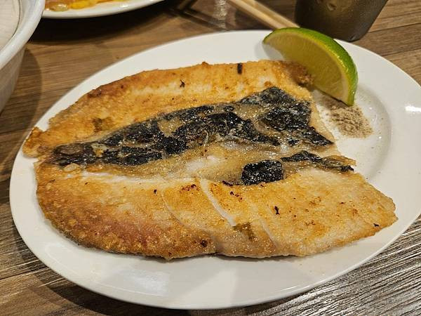 蚵仔控必看-延三夜市東時鮮蚵｜酥香蚵仔煎、鮮蚵蛋炒飯、鮑魚海
