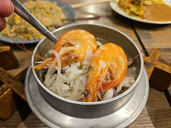 蚵仔控必看-延三夜市東時鮮蚵｜酥香蚵仔煎、鮮蚵蛋炒飯、鮑魚海