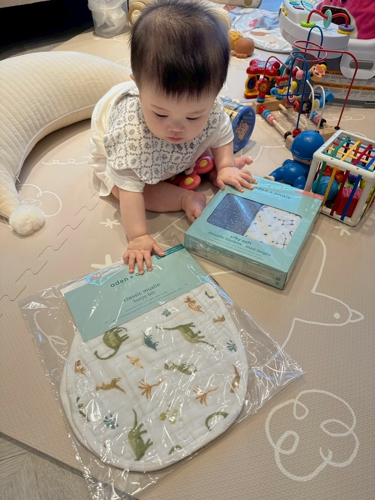 LINE_ALBUM_babycity好物推薦aden+anais新生兒必備竹纖維包巾圍兜拍嗝巾_250922_4.jpg