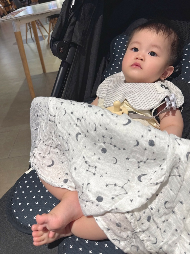 LINE_ALBUM_babycity好物推薦aden+anais新生兒必備竹纖維包巾圍兜拍嗝巾_250922_49.jpg