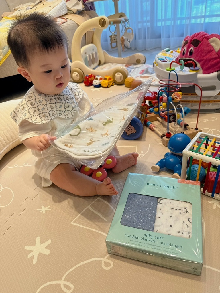 LINE_ALBUM_babycity好物推薦aden+anais新生兒必備竹纖維包巾圍兜拍嗝巾_250922_2.jpg