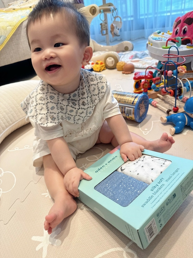 LINE_ALBUM_babycity好物推薦aden+anais新生兒必備竹纖維包巾圍兜拍嗝巾_250922_15.jpg