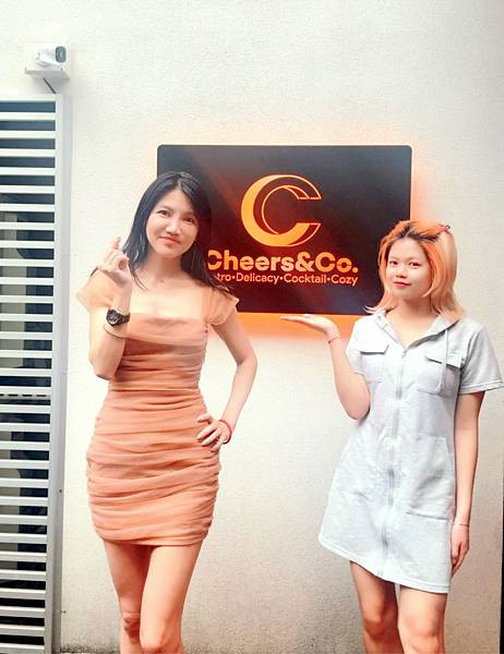 【大安區美食推薦】Cheers&Co.咖啡餐酒館，藏身忠孝復興巷弄的高顏值白天酒吧，微醺調酒，經典下酒菜，不限時聚餐首選！【捷運美食】東區聚餐推薦