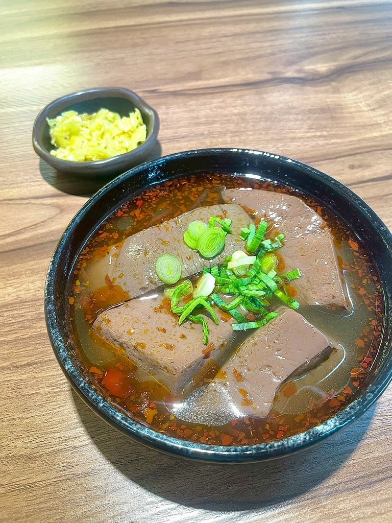 食記★刁民酸菜魚府中店｜人氣酸菜魚插旗新北板橋！酸爽軟嫩酸菜