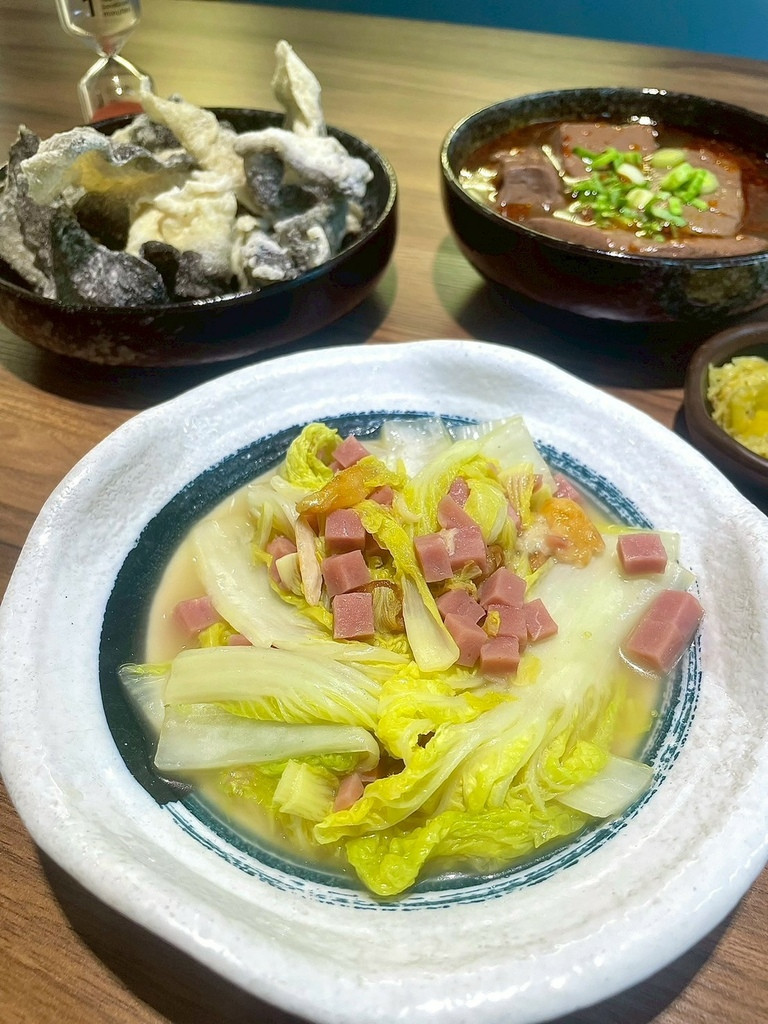 食記★刁民酸菜魚府中店｜人氣酸菜魚插旗新北板橋！酸爽軟嫩酸菜