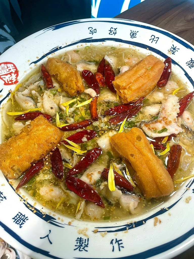 食記★刁民酸菜魚府中店｜人氣酸菜魚插旗新北板橋！酸爽軟嫩酸菜