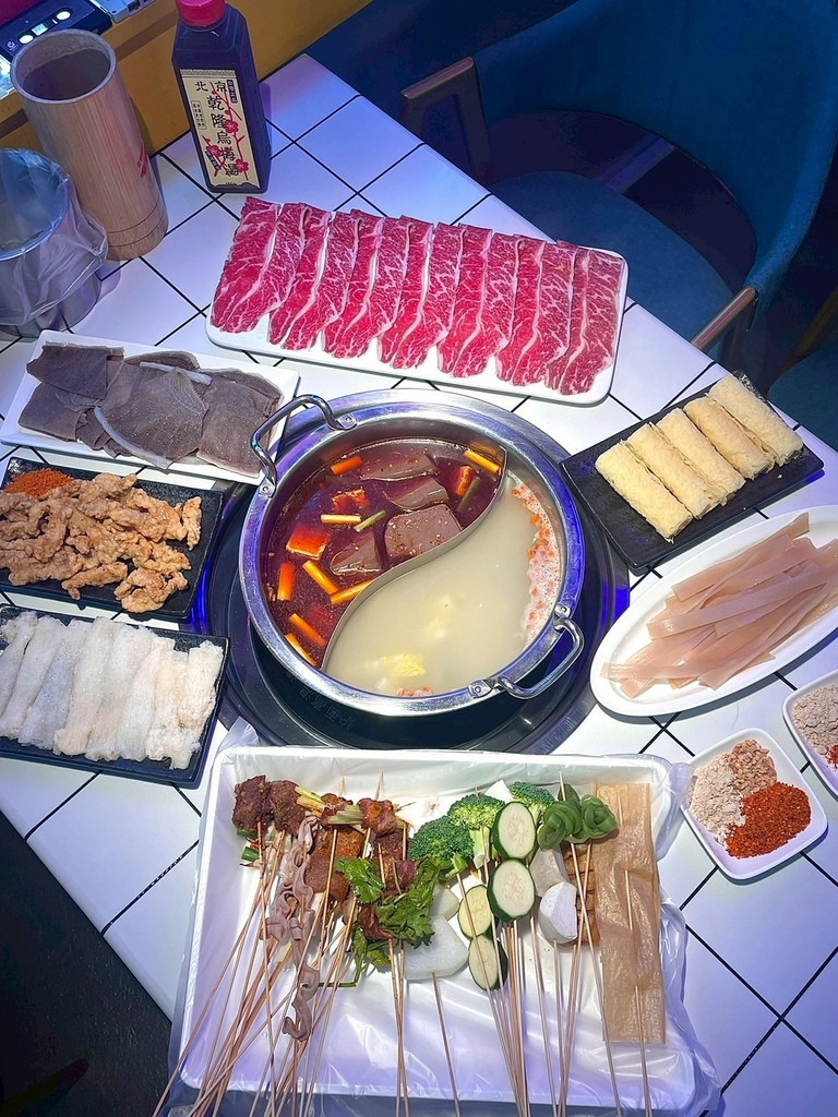 食記★辣吉點成都串串香｜台北市民大道一串只要十元?麻辣香特色