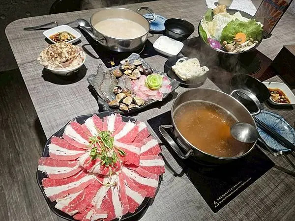 中和美食推薦【川魚堂藥膳火鍋】雙人海霸王套餐大滿足 / 藥膳與川味的完美融合 / 隱藏巷弄的高CP值養生鍋物!---